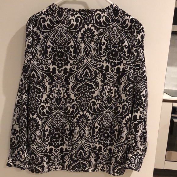 ANN TAYLOR Petite Print Notched Neckline Blouse - Picture 6 of 6